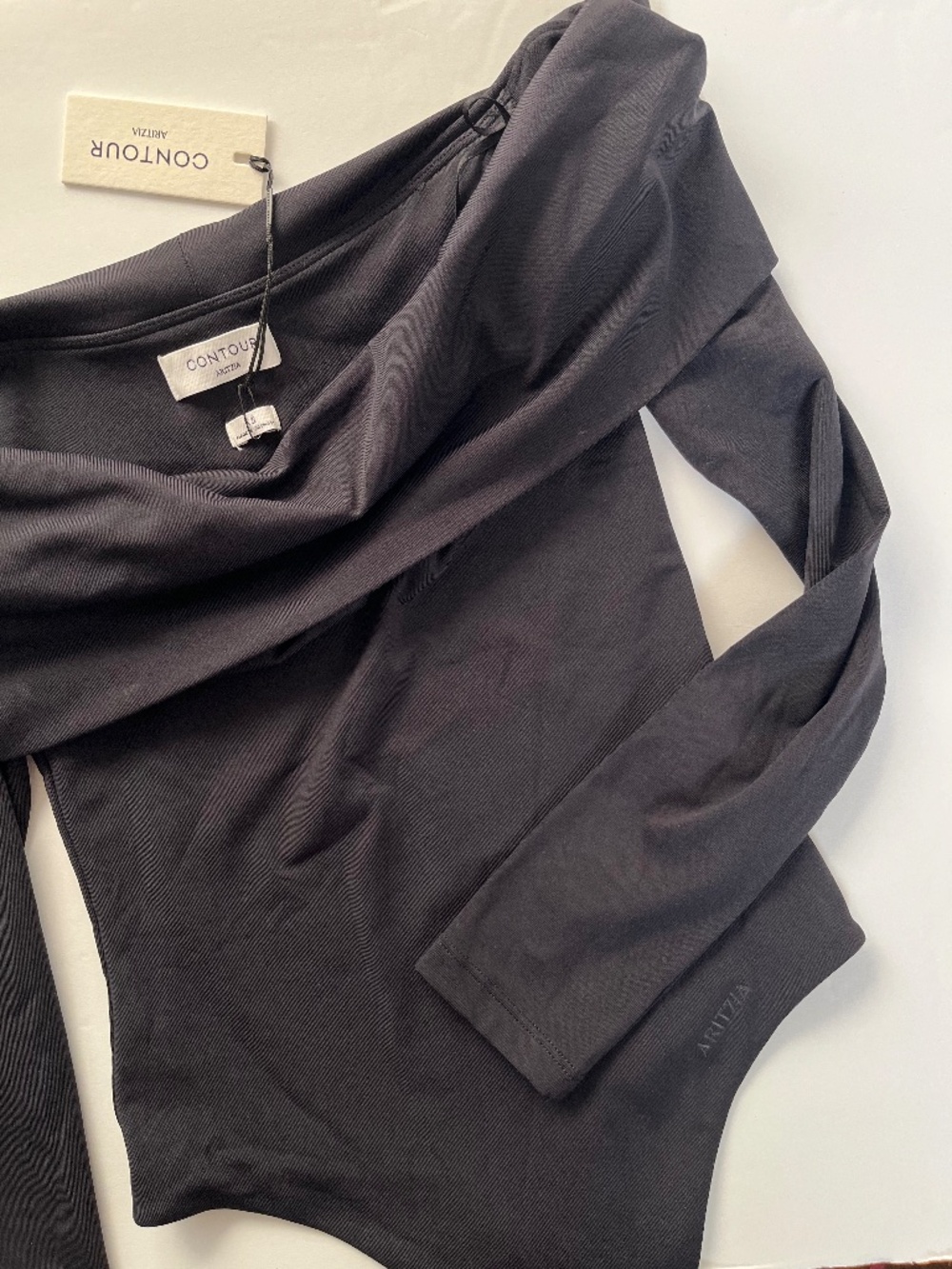 Aritzia 𐙚 BABATON Deco Contour off shoulder bodysuit